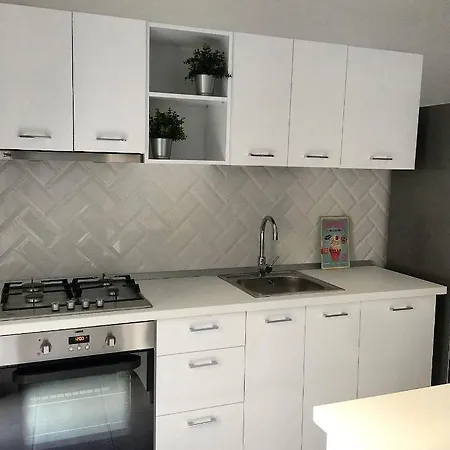 Perfect Home: Cozy 2br & Balcony Bukareszt