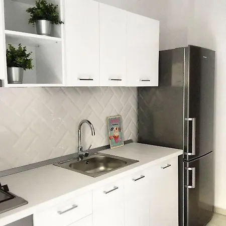 Apartment Perfect Home: Cozy 2br & Balcony