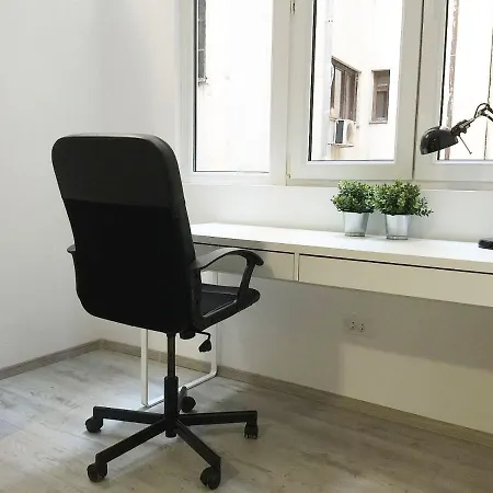 Perfect Home: Cozy 2br & Balcony Appartamento Bucarest