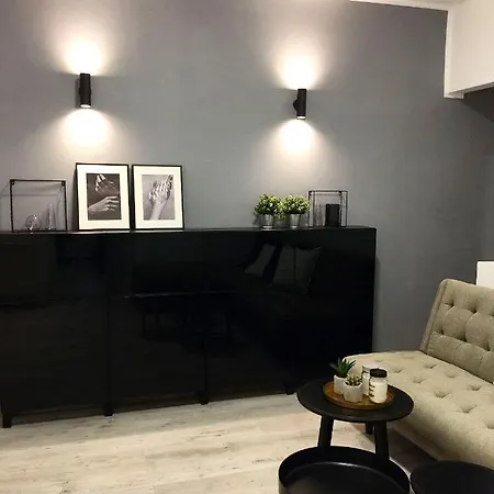 Perfect Home: Cozy 2br & Balcony *