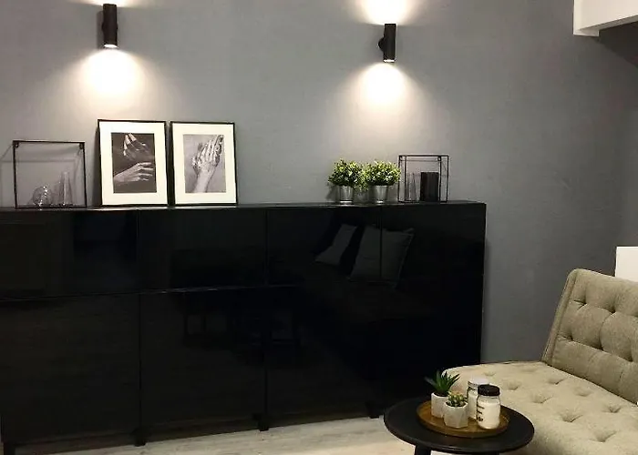 Perfect Home: Cozy 2br & Balcony *