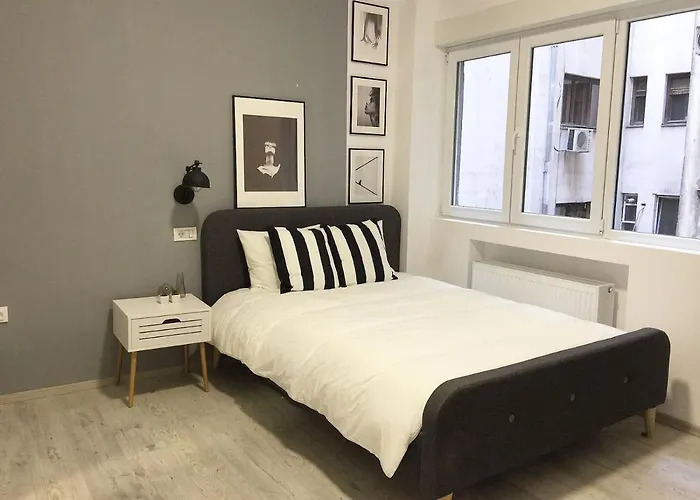 Perfect Home: Cozy 2br & Balcony Apartamento Bucarest