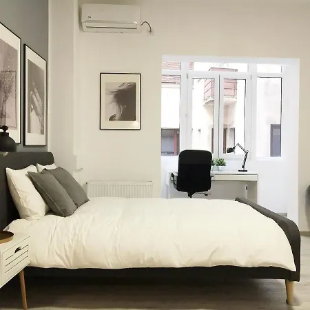 Perfect Home: Cozy 2br & Balcony Appartement Bucarest