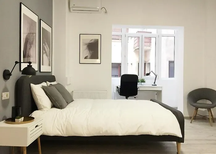 Perfect Home: Cozy 2br & Balcony Appartement Bucarest