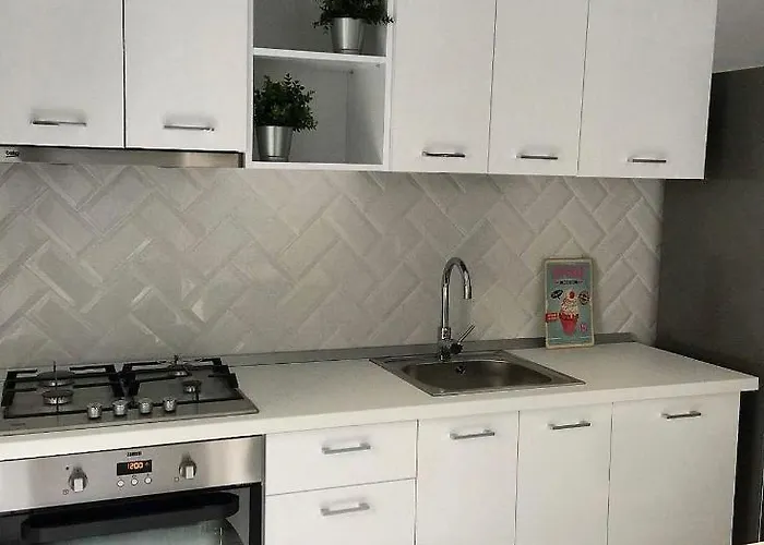 Perfect Home: Cozy 2br & Balcony Bucharest